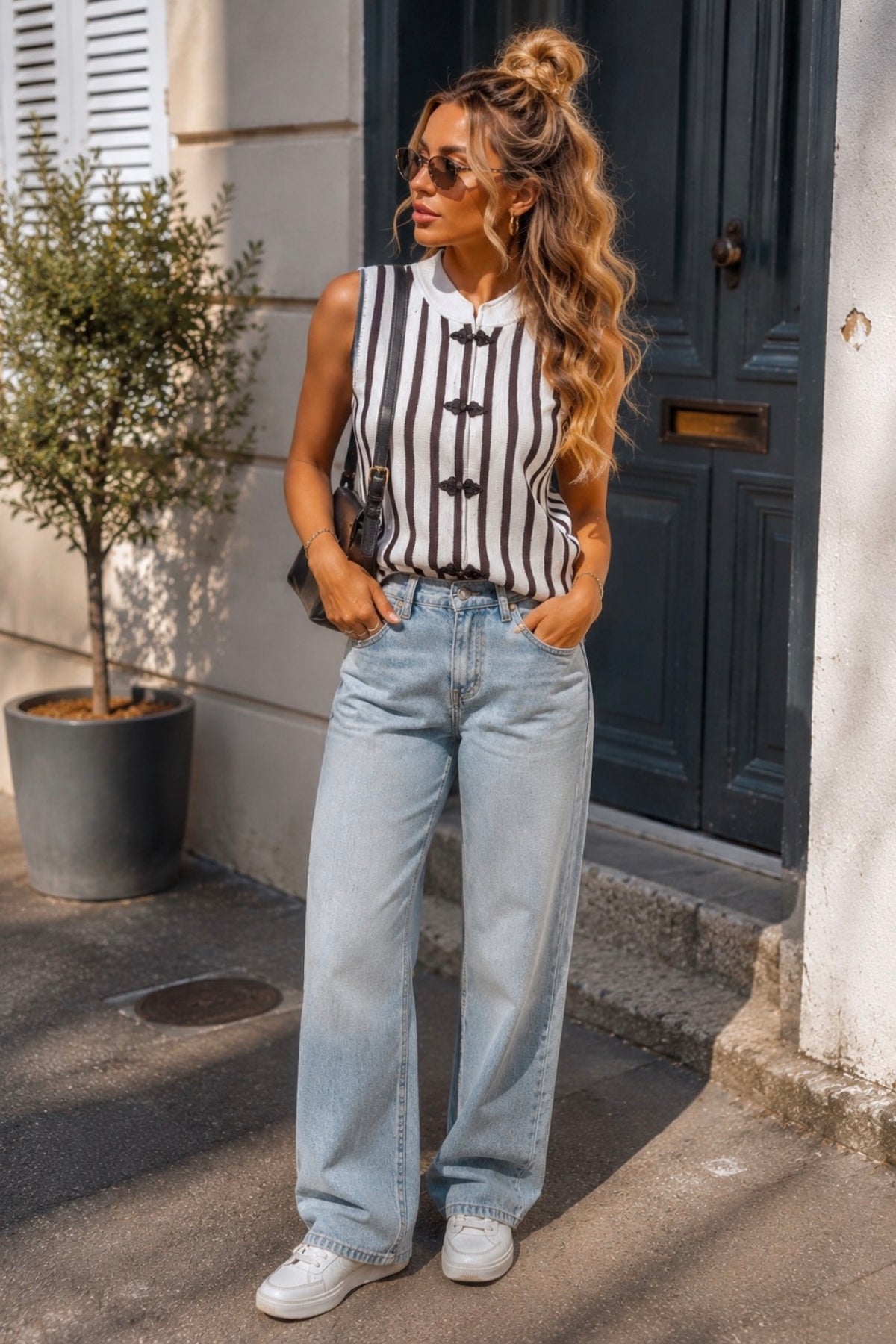 Haut rayé marron & écru à boutons travaillés– Sans manches