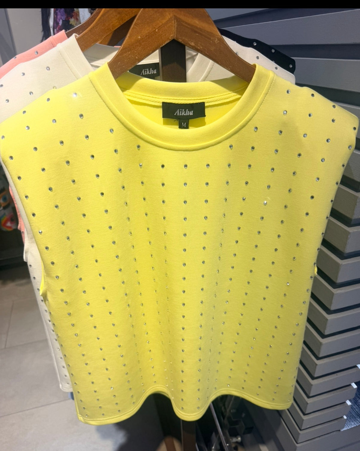 ✨ T-shirt Éclat à Épaulettes