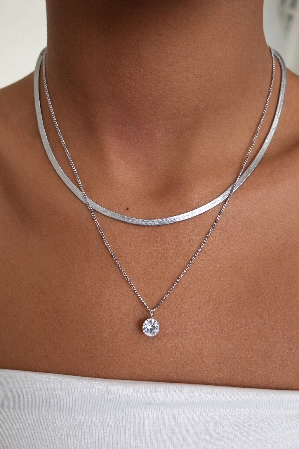 ✨ Collier Double Rang en Acier Inoxydable – Pendentif Scintillant